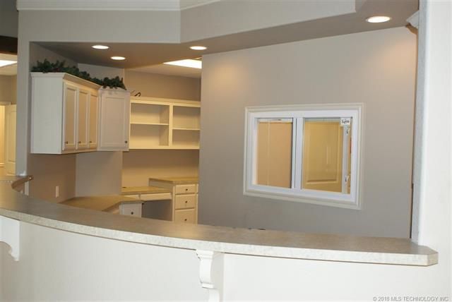 1317 S Dewey Ave, Wagoner, OK 74467